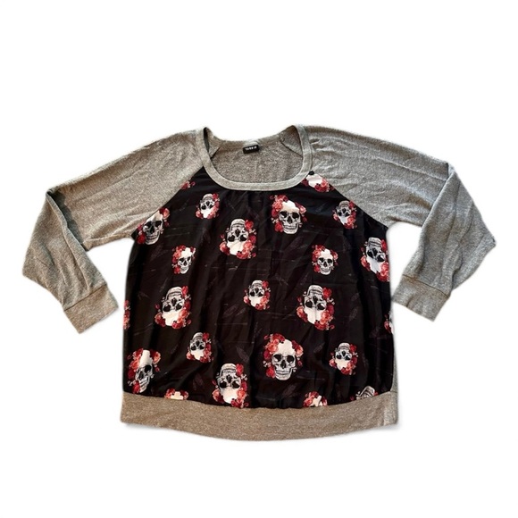 TORRID 1X Gray Sweatshirt Chiffon Black Red Skull Front R $59 - Picture 8 of 9